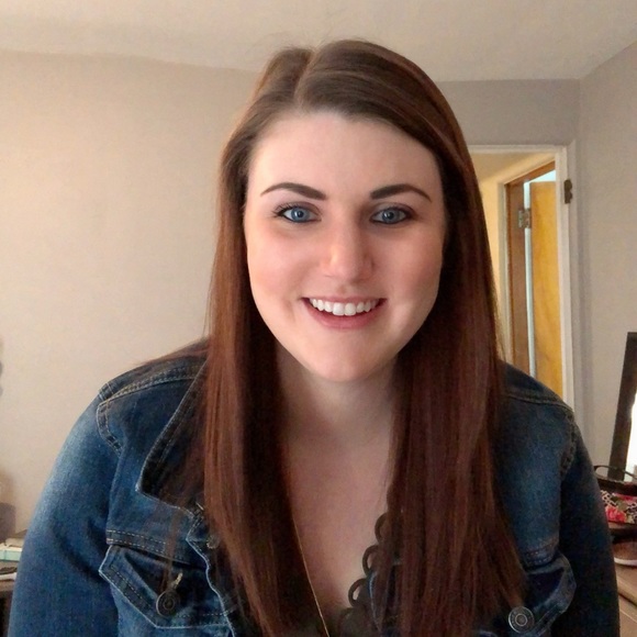 Meet your Posher, Alyssa - Picture 1 of 1